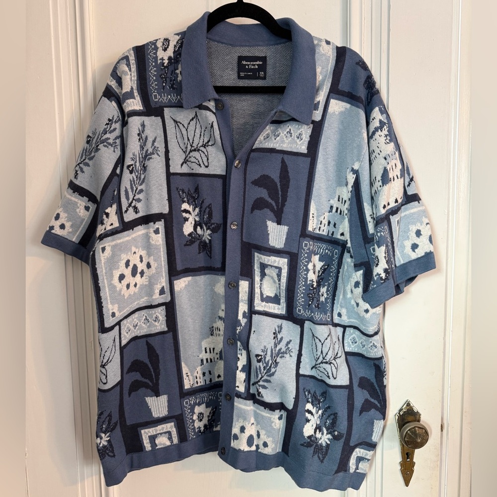 Abercrombie & Fitch Blue Patterned Sweater Shit